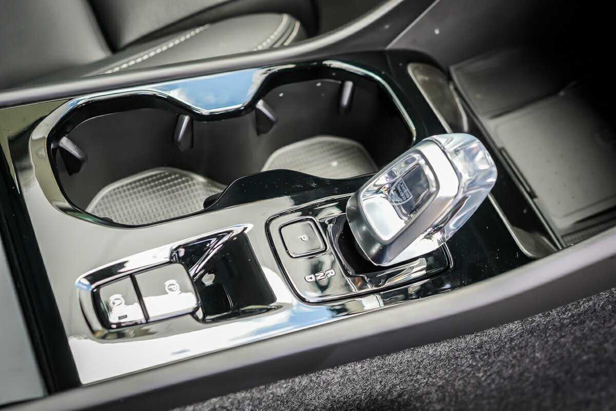 Volvo  XC40 Ultra, B4 AWD Mild hybrid, Petrol, Bright