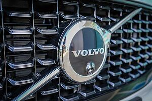 Volvo  XC60 Ultra, T8 AWD Plug-in hybrid, Electric/Petrol, Dark