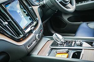 Volvo  XC60 Ultimate, B5 Mild Hybrid, Petrol, Bright