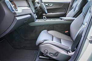 Volvo  XC60 Plus, B5 AWD Mild hybrid, Petrol