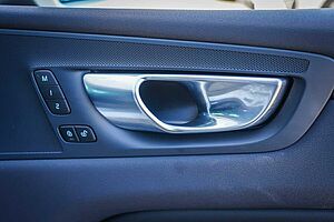 Volvo  XC60 Plus, B5 AWD Mild hybrid, Petrol