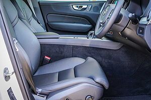Volvo  XC60 Plus, B5 AWD Mild hybrid, Petrol