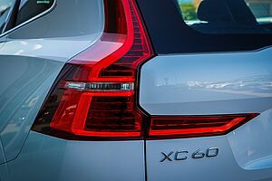 Volvo  XC60 Plus, B5 AWD Mild hybrid, Petrol