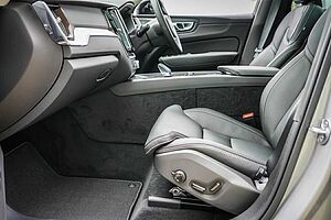 Volvo  XC60 Ultra, T8 AWD Plug-in hybrid, Electric/Petrol, Dark