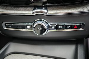 Volvo  XC60 Ultra, T8 AWD Plug-in hybrid, Electric/Petrol, Dark