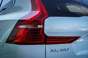 Volvo  XC60 Ultra, T8 AWD Plug-in hybrid, Electric/Petrol, Dark