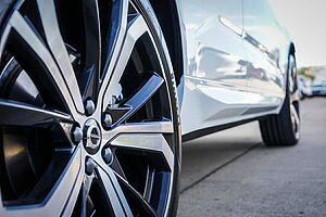 Volvo  XC60 Ultra, T8 AWD Plug-in hybrid, Electric/Petrol, Dark