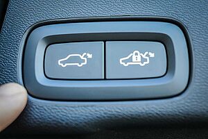 Volvo  XC60 Ultra, T8 AWD Plug-in hybrid, Electric/Petrol, Dark