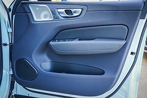 Volvo  XC60 Ultra, T8 AWD Plug-in hybrid, Electric/Petrol, Dark