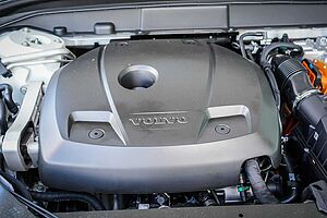 Volvo  XC60 Ultra, T8 AWD Plug-in hybrid, Electric/Petrol, Dark