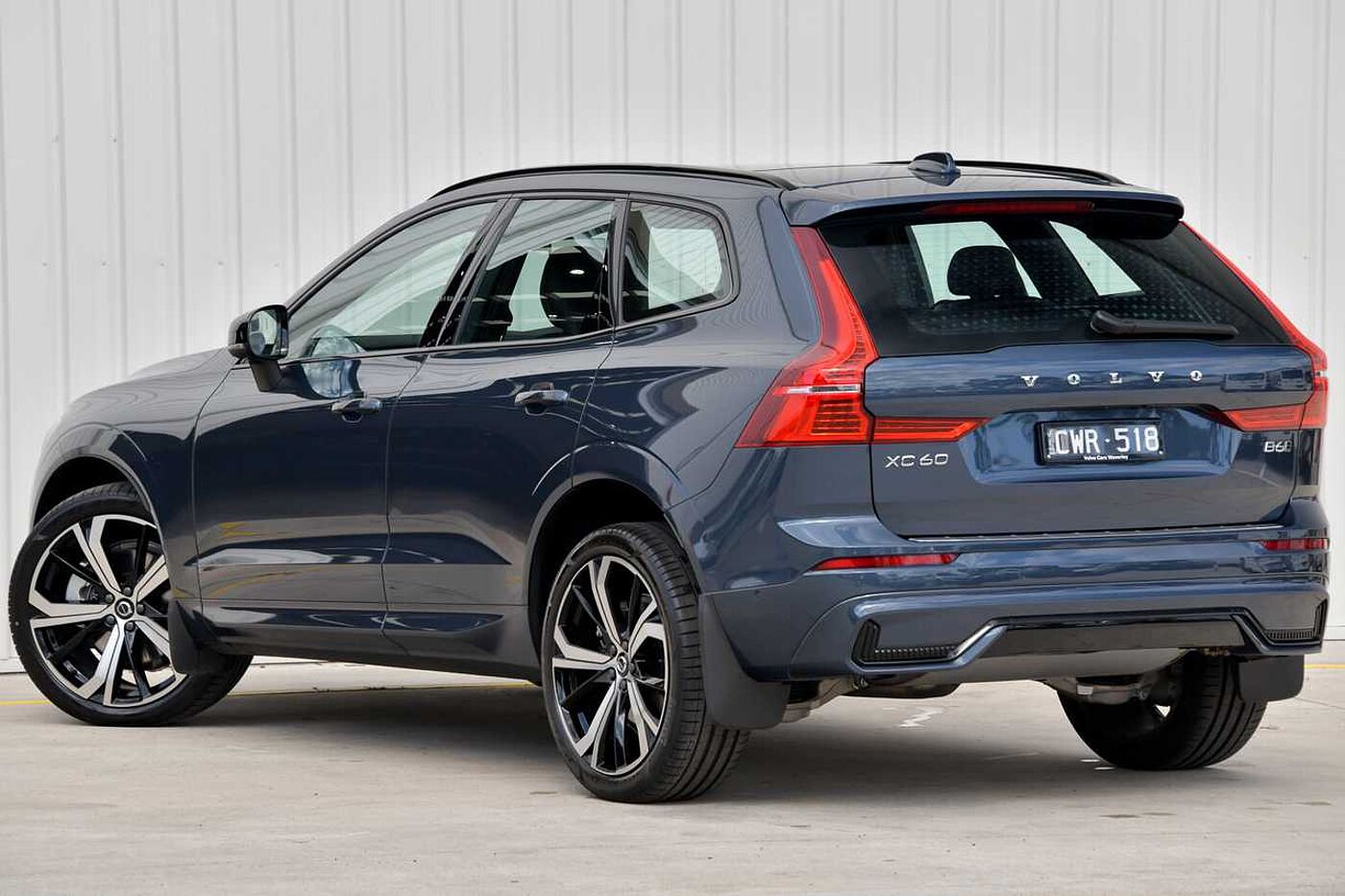 Volvo  UZ MY23 Ultimate B6 AWD Dark