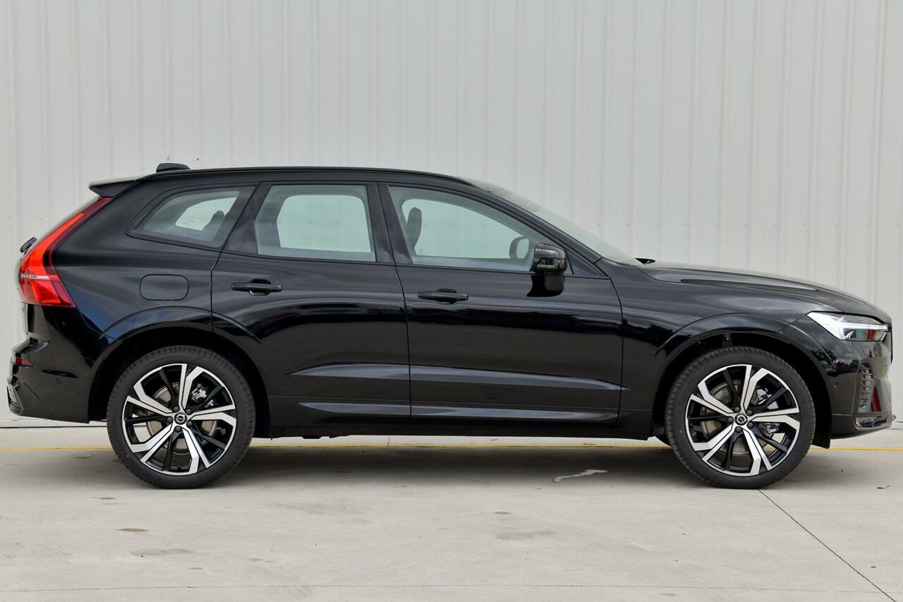 Volvo  UZ MY23 Ultimate B6 AWD Dark