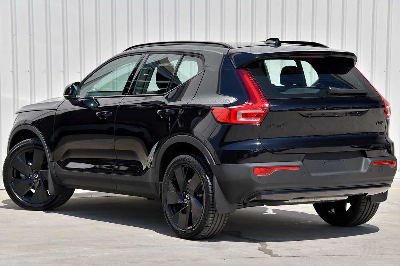 Volvo  XZ MY25 Black Edition AWD