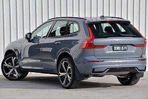 Volvo  UZ MY23 Ultimate B6 AWD Dark