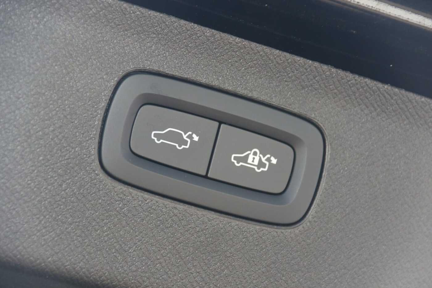 Volvo  XC90 Recharge Ultimate, T8 AWD Plug-in hybrid, Electric/Petrol, Dark, 7 Seats