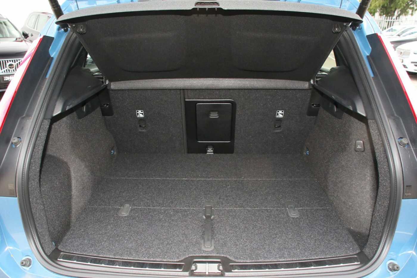 Volvo  XC40 Ultra, B4 AWD Mild hybrid, Petrol, Bright