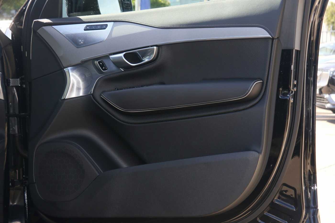Volvo  XC90 Recharge Ultimate, T8 AWD Plug-in hybrid, Electric/Petrol, Dark, 7 Seats