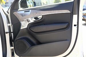 Volvo  XC90 Recharge Ultimate, T8 AWD Plug-in hybrid, Electric/Petrol, Dark, 7 Seats